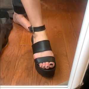 Steve Madden open toed platform wedges